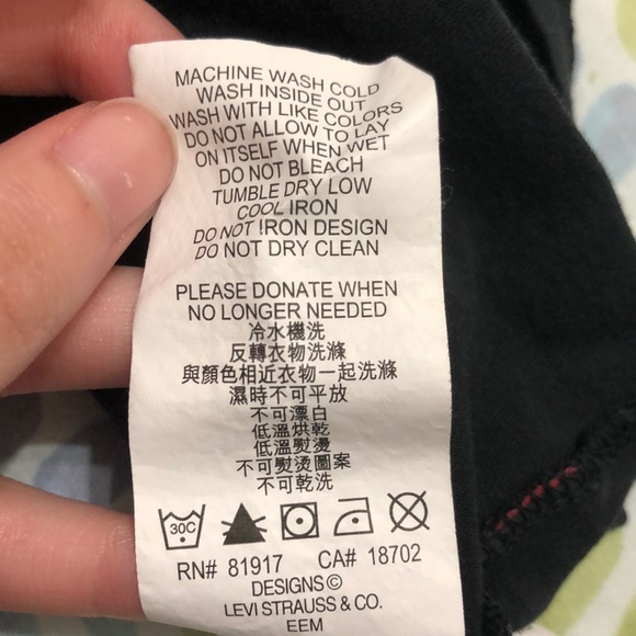 LEVI’S black tee size M and rainbow print KIDS - Picture 10 of 12